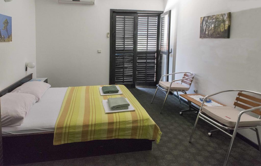 Guest House Alek 브로보스카 외부 사진